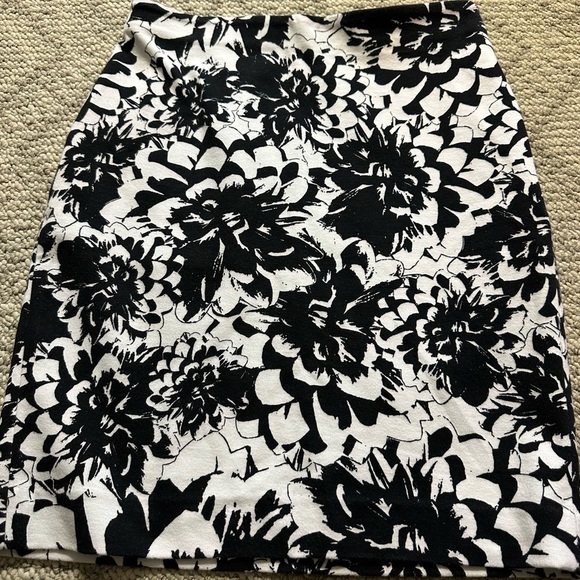 Floral Black and White Skirt - Picture 1 of 4